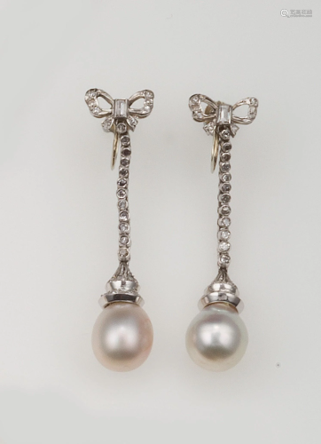 Orecchini pendenti con perle coltivate e piccoli