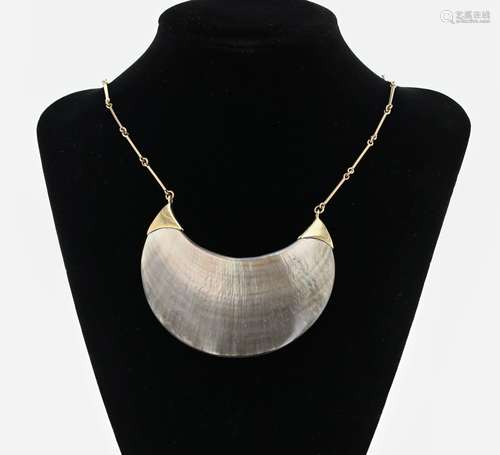 9ct. Lip Shell Necklace