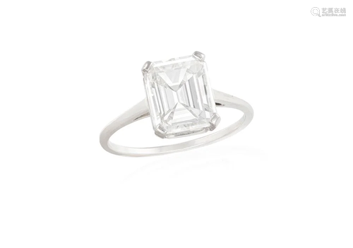 A DIAMOND SINGLE-STONE RING Composed of a