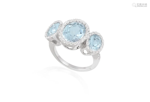 AN AQUAMARINE AND DIAMOND THREE-STONE RING Com…