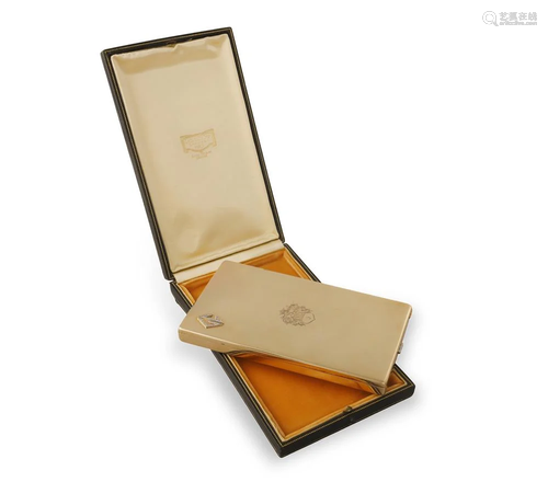 A GOLD VANITY CASE BY LACLOCHE FRÈRES, PARIS In 14K