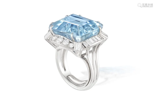 AN IMPRESSIVE AQUAMARINE AND DIAMOND COCKTAIL RING,