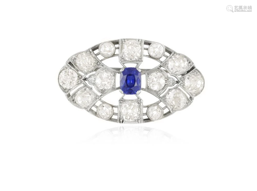 AN EARLY 20TH CENTURY SAPPHIRE AND DIAMOND BROOCH