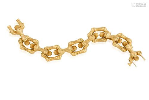 A GOLD BRACELET, CIRCA 1970 Composed of a continuous