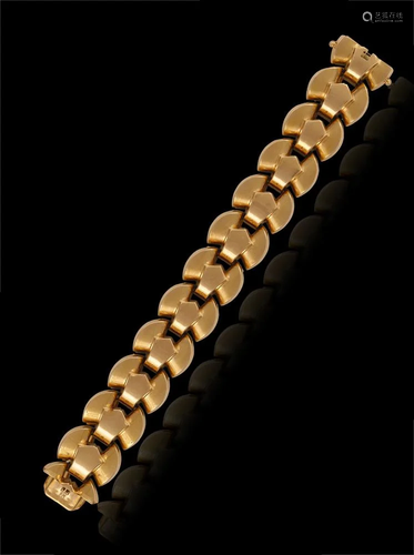 A GOLD RETRO BRACELET, BY CABRILHAC, CIRCA 1945 The