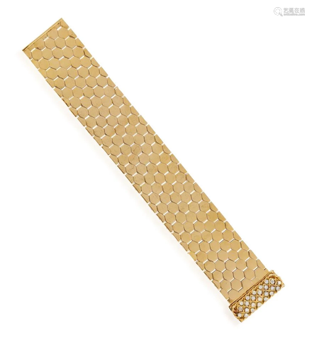 A DIAMOND JARRETIÈRE BRACELET, CIRCA 1940 The highly