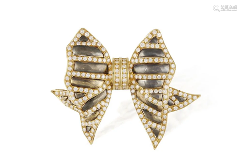 A DIAMOND BOW BROOCH, CIRCA 1990 Designed as a stylised