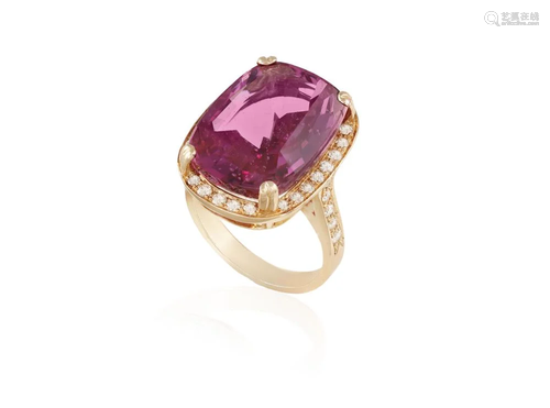 AN IMPORTANT SPINEL AND DIAMOND COCKTAIL RING The