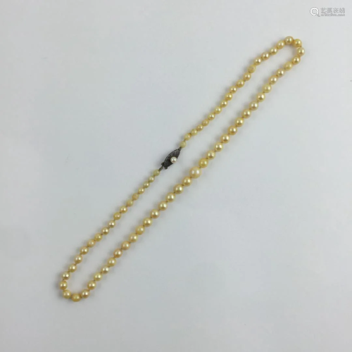 One strand pearls necklace