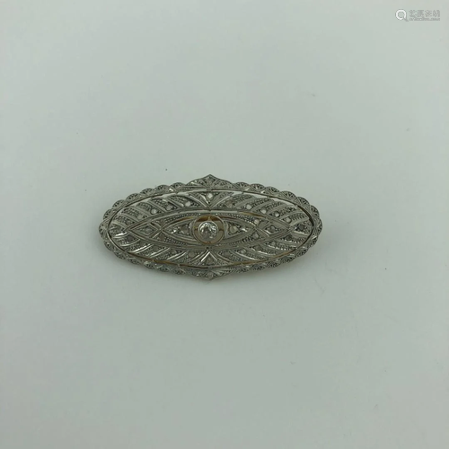 18 K gold brooch