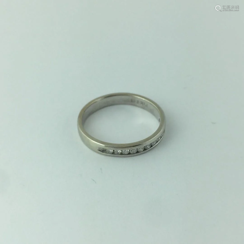 Half eternity 14 K ring