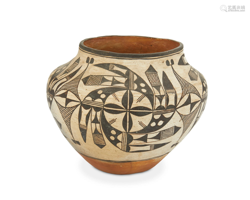 A Polacca-Nampeyo-style pottery olla