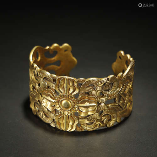 OLD CHINESE,A FINE PARCEL-GILT SILVER BRACELET