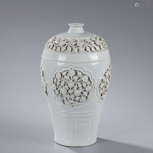 CHINESE QING DYNASTY,CELADON-GLAZED VASE,MEIPING