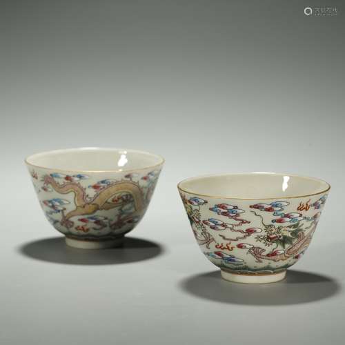 QING DYNASTY,A PAIR OF FAMILLE-ROSE DRAGON BOWLS