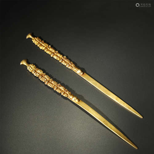 A PAIR OF PARCEL-GILT SILVER HAIR ORNAMENTS,TANG DYNASTY