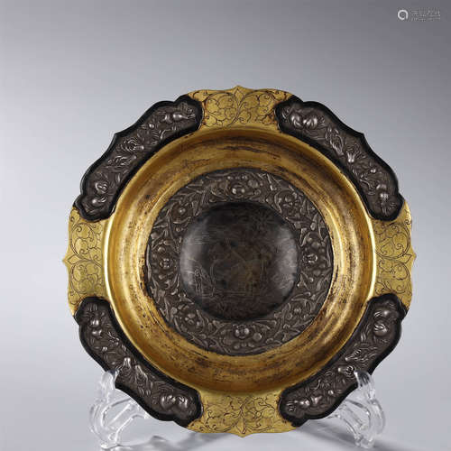 A RARE PARCEL-GILT SILVER DISH,TANG DYNASTY