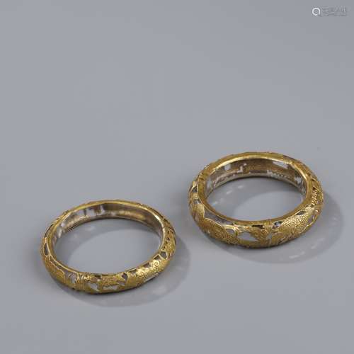 A PAIR OF CRYSTAL WITH PARCEL-GILT SILVER BRACELETS,TANG DYN...