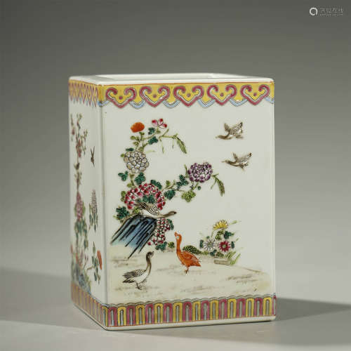 QING DYNASTY,FAMILLE-ROSE BRUSH POT