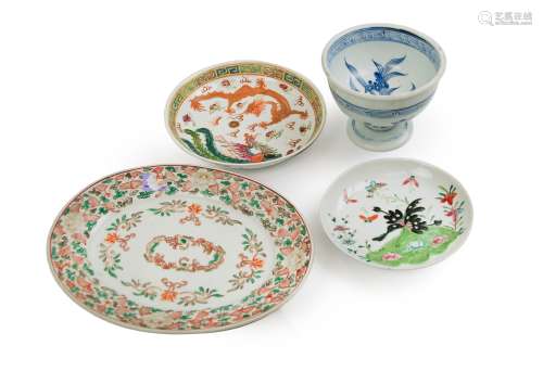 GROUP OF FOUR CHINESE PORCELAIN PIECES