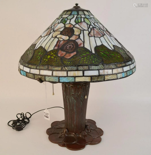 VINTAGE TIFFANY-STYLE PATINATED BRONZE ART GLASS LAMP -