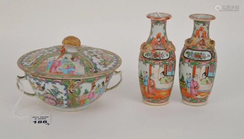 THREE CHINESE FAMILLE ROSE MEDALLION PORCELAIN VESSELS-