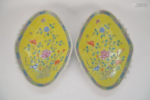 PAIR OF CHINESE FAMILLE ROSE SHALLOW BOWLS- Floral