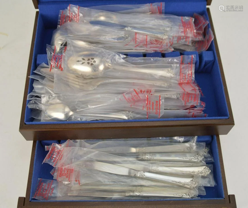 Sterling Silver Heirloom Patter Oneida Flatware. 84 ozt