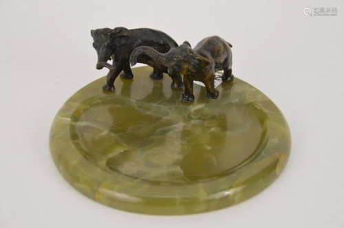 Onyx Ashtray with 2 small bronze Elephants, onyx -8