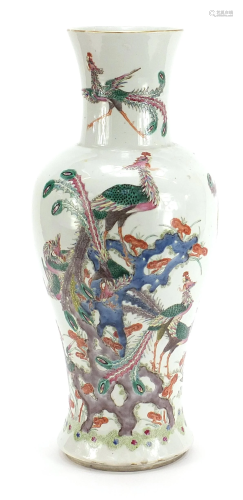 Large Chinese porcelain vase finely hand painted in the