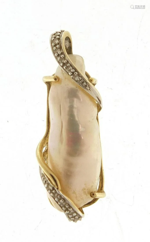 9ct gold mother of pearl and diamond pendant, 3cm high,
