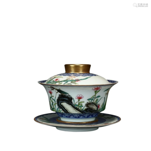 FAMILLE ROSE 'FLORAL' COVERED TEA CUP