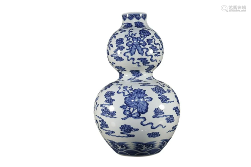 BLUE & WHITE 'COVERT EIGHT IMMORTALS' DOUBLE-GOURD VASE