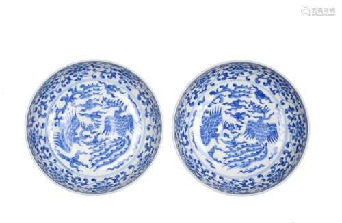 PAIR OF BLUE & WHITE 'TWO PHOENIX' PLATES
