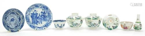 Chinese porcelain including a pair of bowls with covers