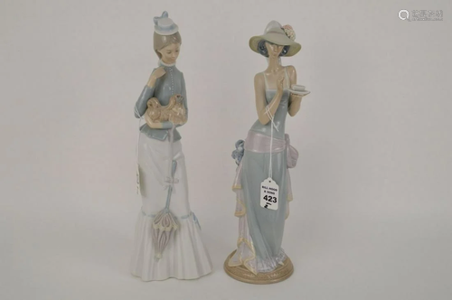 TWO LLADRO PORCELAIN FEMALE FIGURES - Grouping