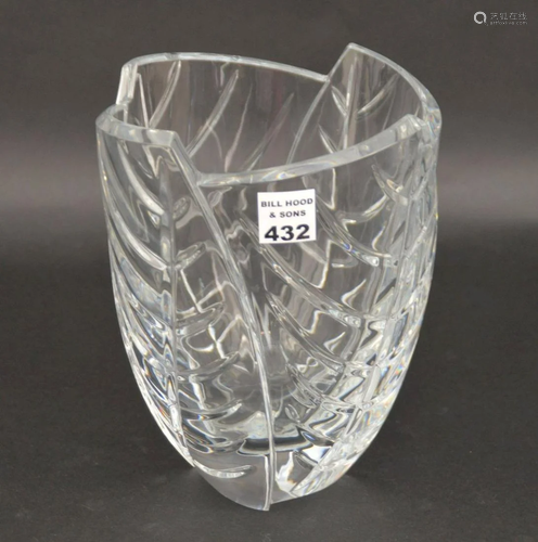 BACCARAT CRYSTAL VASE OF BANANA LEAVES - Baccarat