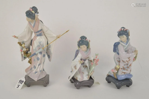 THREE LLARDO PORCELAIN JAPANESE GEISHA FIGURES -