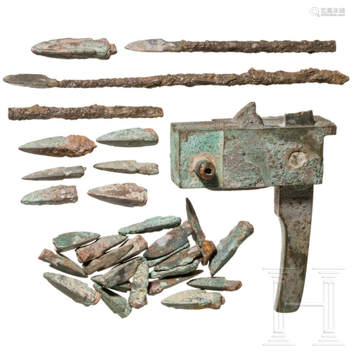 A Chinese crossbow lock and a lot of 29 arrow heads,