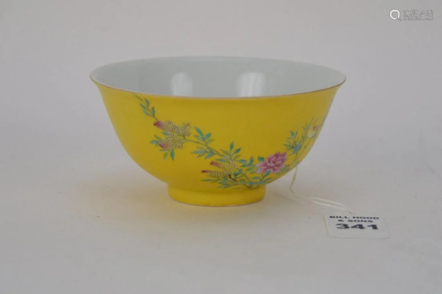 CHINESE FAMILLE ROSE PORCELAIN TEA BOWL - Exterior of