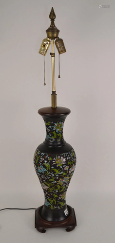 CHINESE CLOISONNE VASE TWO-LIGHT LAMP - Patinated metal