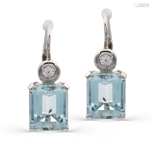 118kt white gold and aquamarine leverback earrings