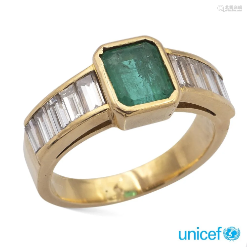 18kt yellow gold and emerald ring weight 7,2 gr.