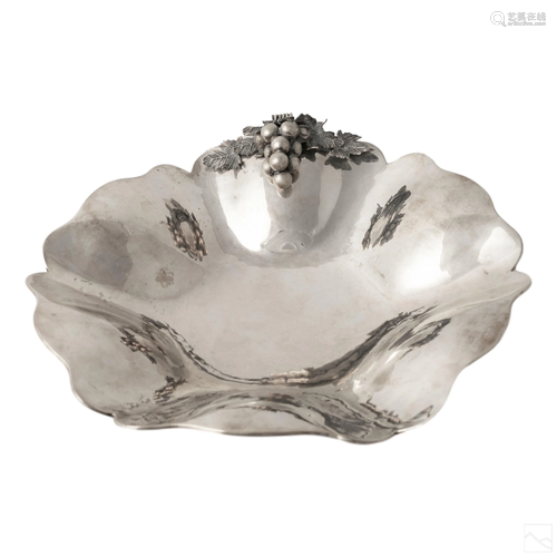 800 Silver Grapevine & Leaf Centerpiece Bowl 732g