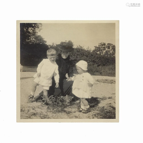 Photo of Maria Feodorovna with her grandsons