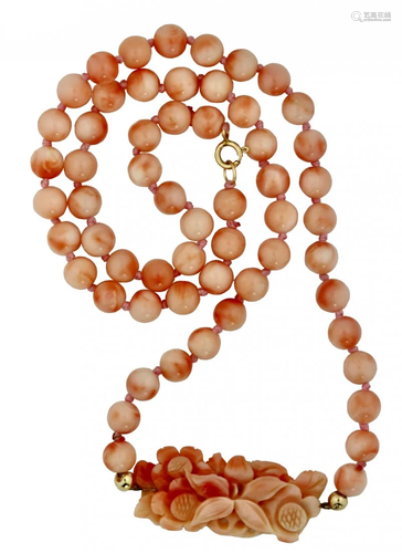 Coral Necklace Completed by a 14kt Yellow Gold Clasp