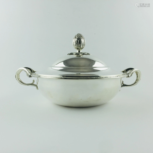 Round pot in silver-plated metal