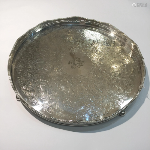 Round tray in silver plated metal