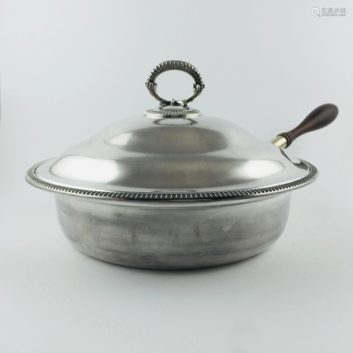 Round stew pot in English silver