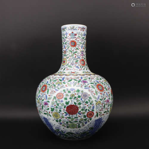 A DouCai 'floral' globular vase